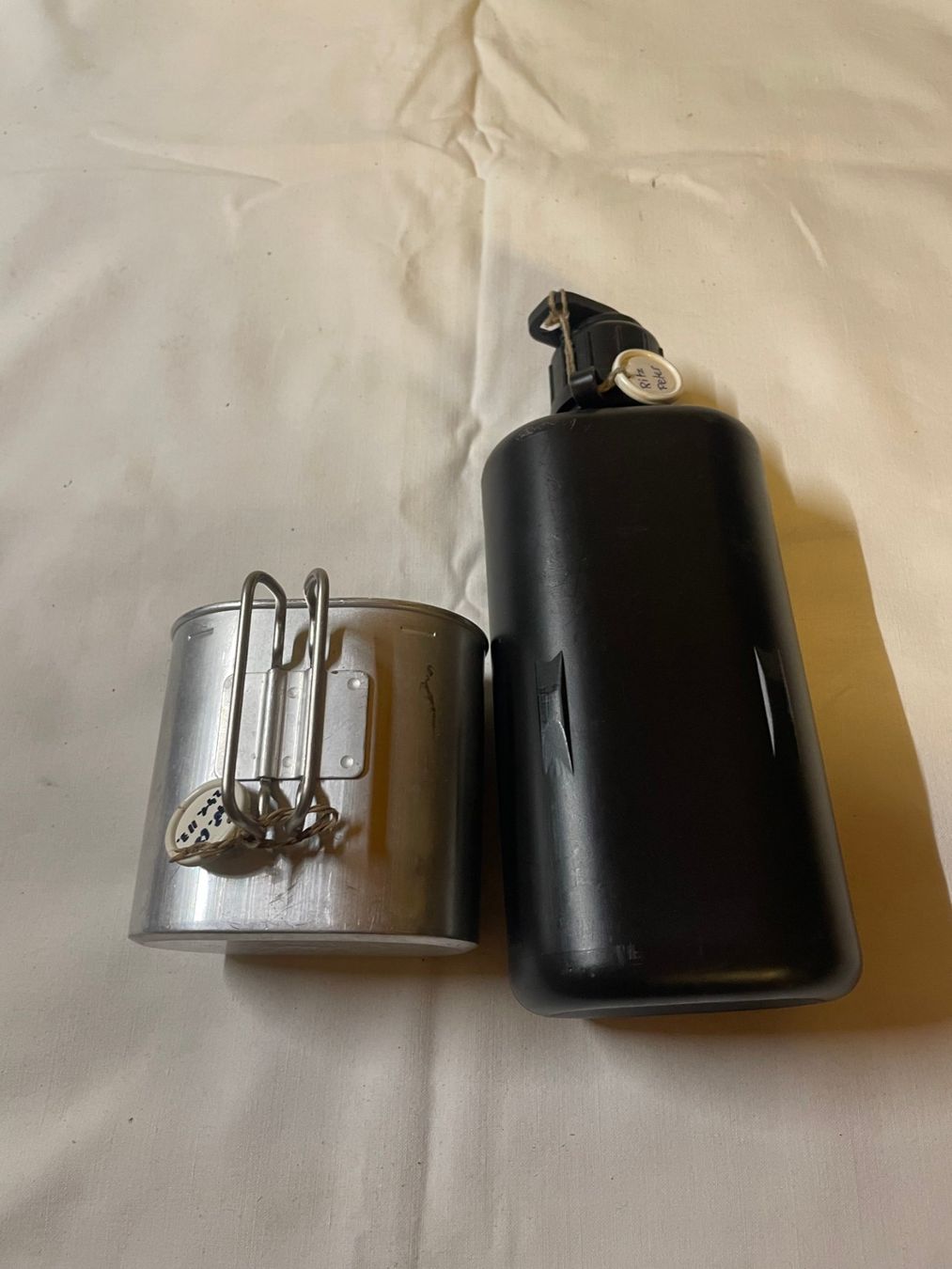 Schweizer Armee Attrezzatura & Pezzi di ricambio: Original Schweizer Armee Feldflasche mit Alubecher & Geschir – Usato da Bürchen venduto da UeliMueli84 1
