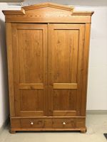 Antiker Bauernschrank aus Massivholz (Stecksystem)