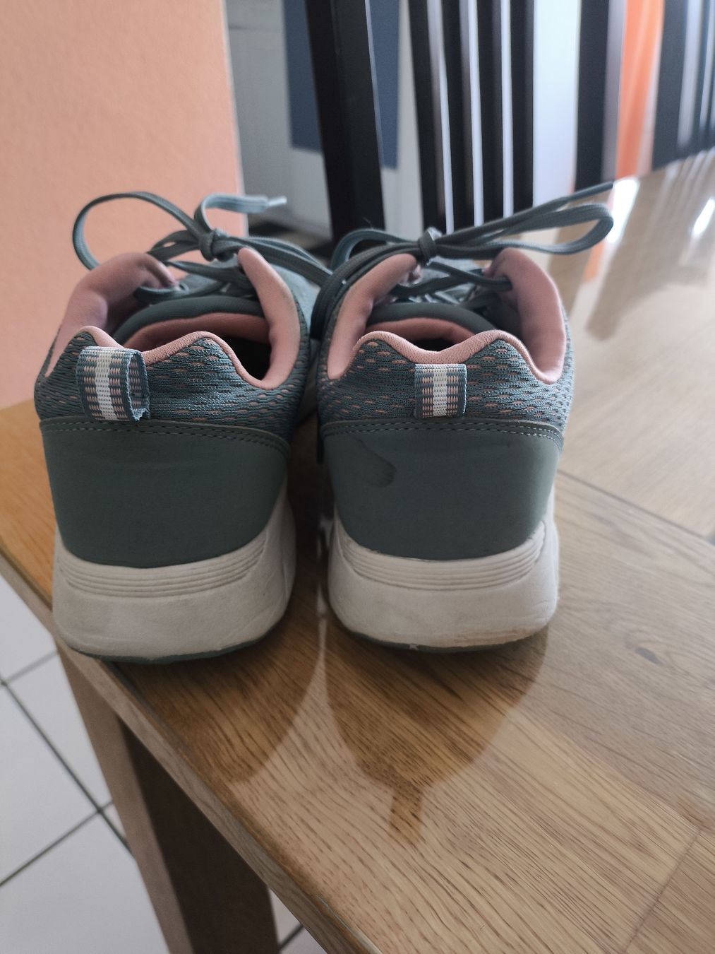Fila Scarpe da donna: Fila Turnschuhe Gr.39 – Usato da Burgdorf venduto da Ropajesi 2