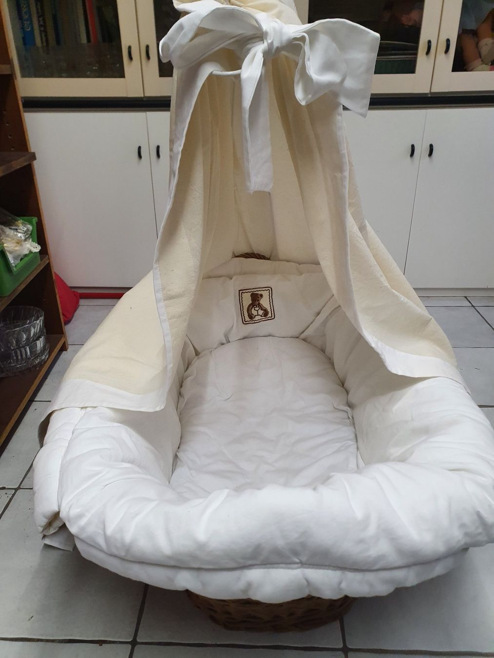 Culle: Cesta in vimini con materasso e corredo neonatale – Usato da Melano venduto da H-Sara 1