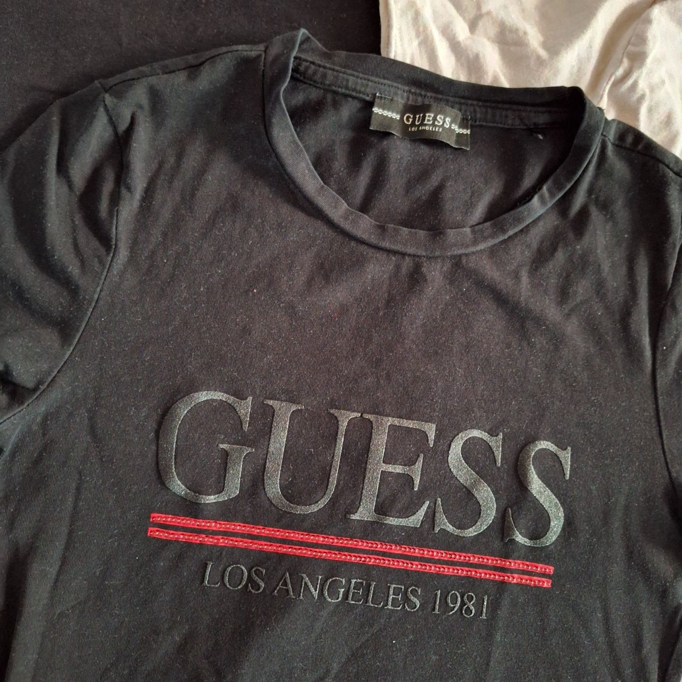 Guess Lotti di vestiti: T-Shirt Set, Guess,etc. Grösse S/M – Usato da Hettenschwil venduto da Schneuggi2 1