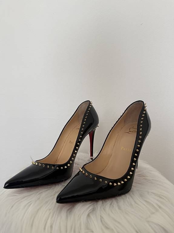 Scarpe da donna: CHRISTIAN LOUBOUTIN PUMPS – Usato da Oberwil b. Zug venduto da Andjola 1