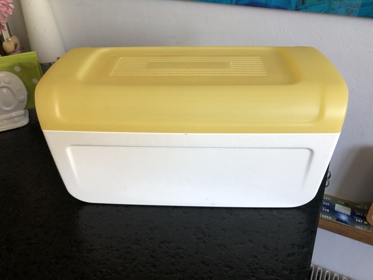 Recipients et similaires: Brotkasten Breadsmart Tupperware Tupper Brotkorb Brot – D'occasion à Frauenfeld par Babytimmy