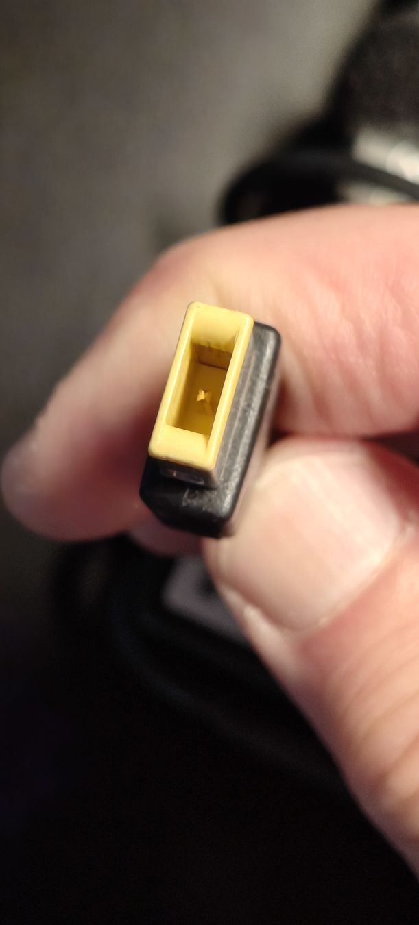 Lenovo Ladegerät: Lenovo power adapter 135W – Gebraucht aus Rebstein von sho_7yky 2