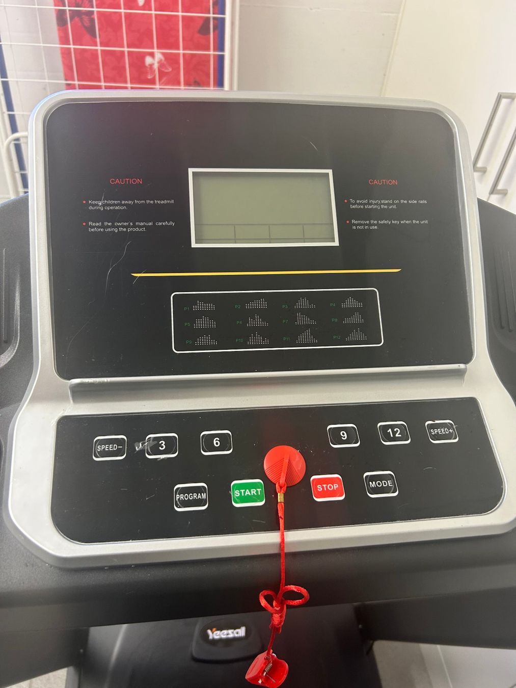 Macchine per carico, silaggio e trasporto: Tapis de course - YEESAL TREADMILL 8001 – Usato da Martigny venduto da  1