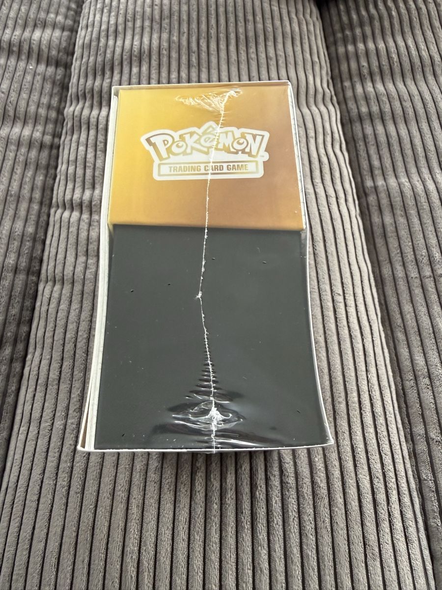 Giochi: Pokemon 30th Celebration ETB Englisch – Nuovo e nell'imballaggio originale da Ennetbaden venduto da MrHato 3