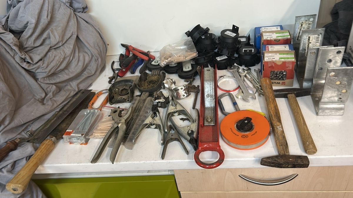 Alle Werkzeuge: Diverses Ab 1.- – Gebraucht aus Langnau i. E. von Acrjl