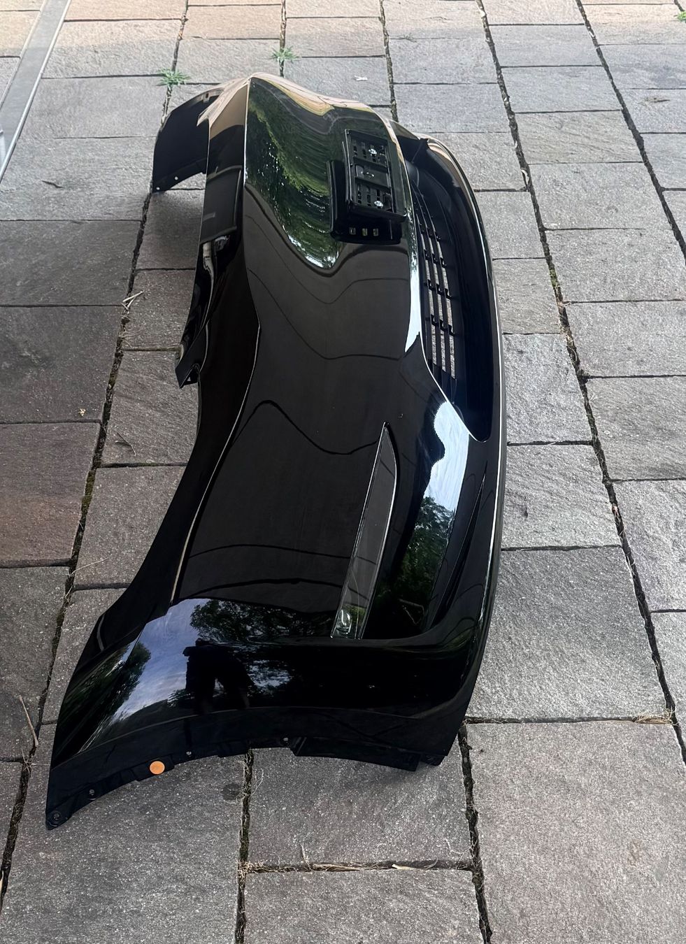 Tesla Tutti pezzi di ricambio auto: Tesla Model Y Performance Frontspoiler - wie neu! – Usato da Kölliken venduto da Flue68 1