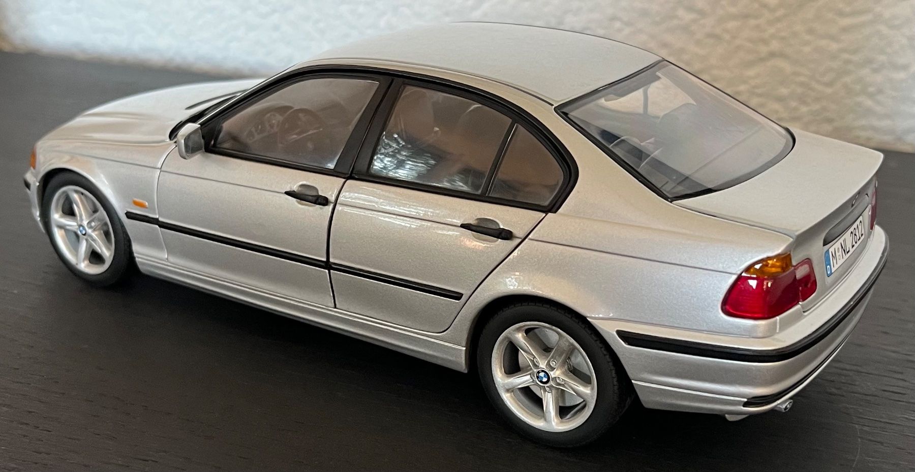UT Models Modellini d'auto: UT BMW 3 SERIES e46 GRISE 1:18 – Usato da St-Cergue venduto da ncu_t267 2