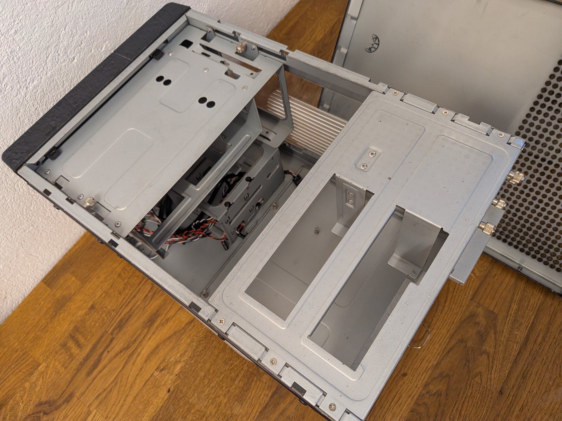 Boîtiers: PC Case: Thermaltake Lanbox Lite – D'occasion à Zürich par Fractal 4