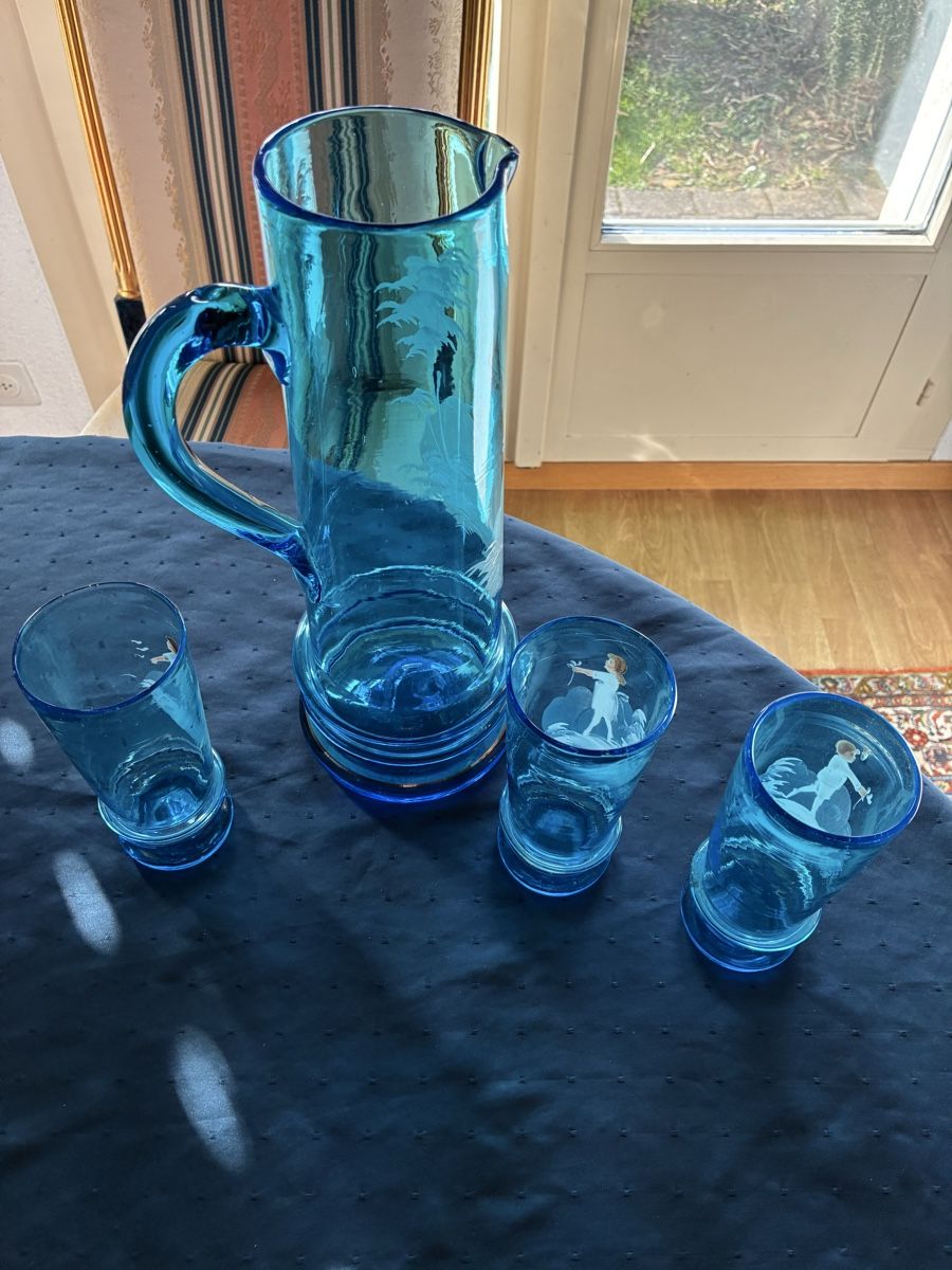 Karaffen: Antike Glaskanne und 3 Gläser blau mit Schneemalerei – Gebraucht aus Dornach von Rosengarten 1