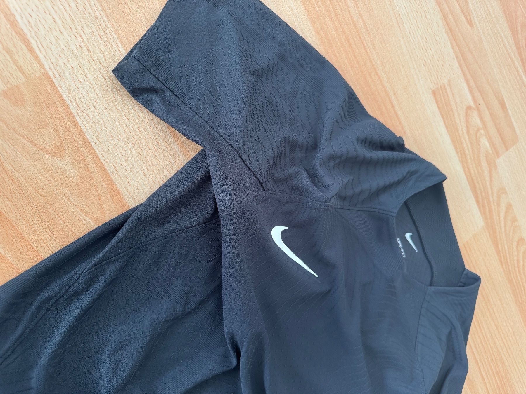 Nike T-shirts: Nike Performance – Neuf avec emballage d'origine à Oftringen par bmw_b8bm 5