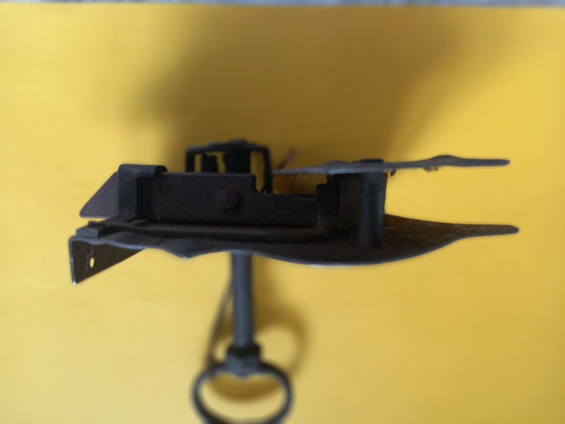 Lucchetti: Serrure ancienne de coffre en fer forgé avec sa clef – Usato da Rossens FR venduto da Souris1 3