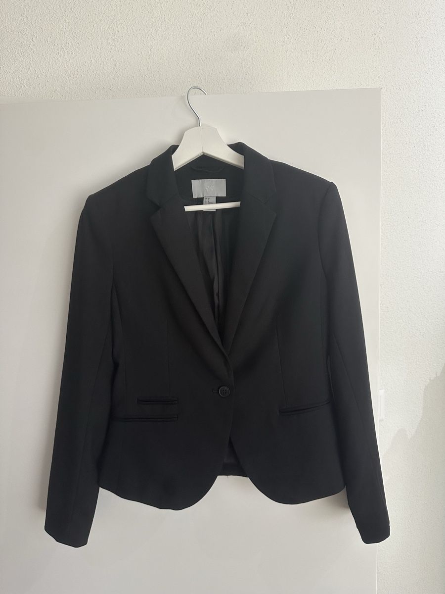 H&M Jacken: Schwarzer Blazer von H&M, Grösse 40 – Gebraucht aus Emmenbrücke von MNE98