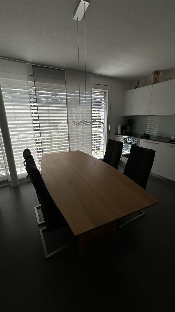 Tischset: Tisch mit stühlen – Gebraucht aus  von  8