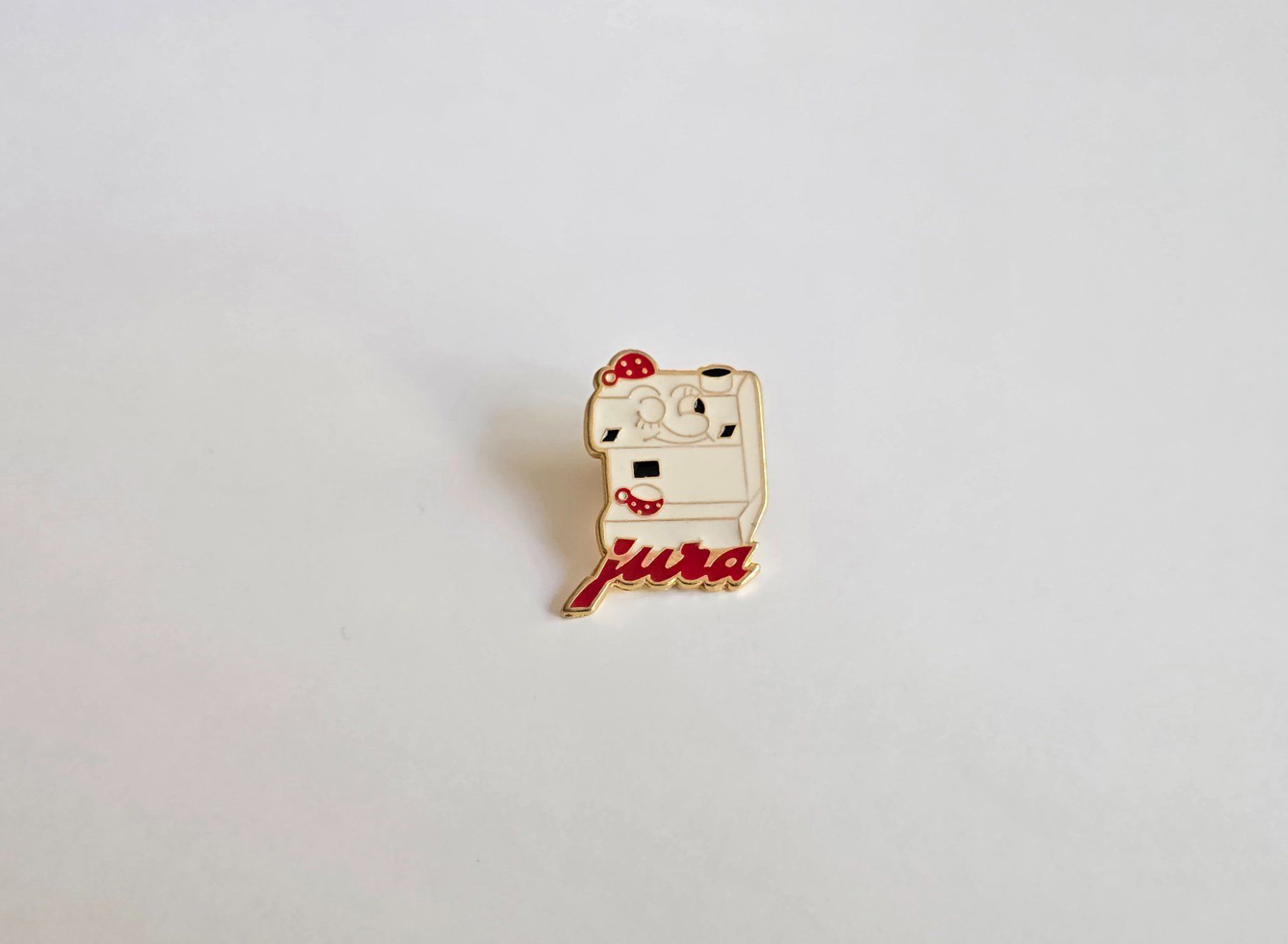 Plaketten & Abzeichen: Pin Jura Kaffeemaschine – Gebraucht aus Dättlikon von Wundertuete_