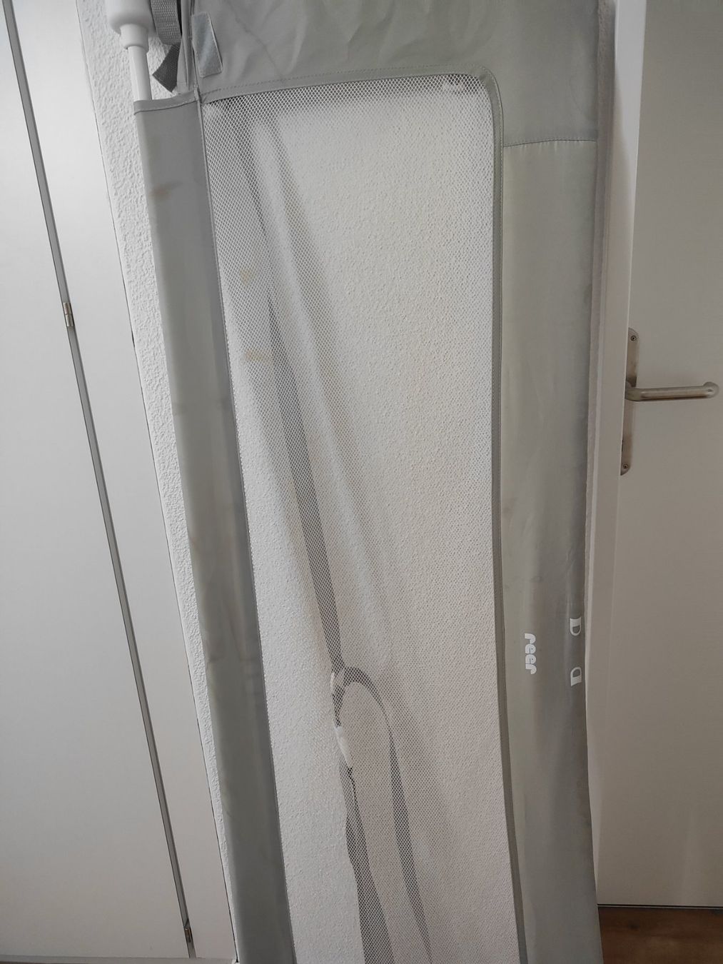 Lauf- & Sicherungsgitter: Flexibles Schutzgitter Bettgitter Dooky – Gebraucht aus Kriens von Ivana4 3