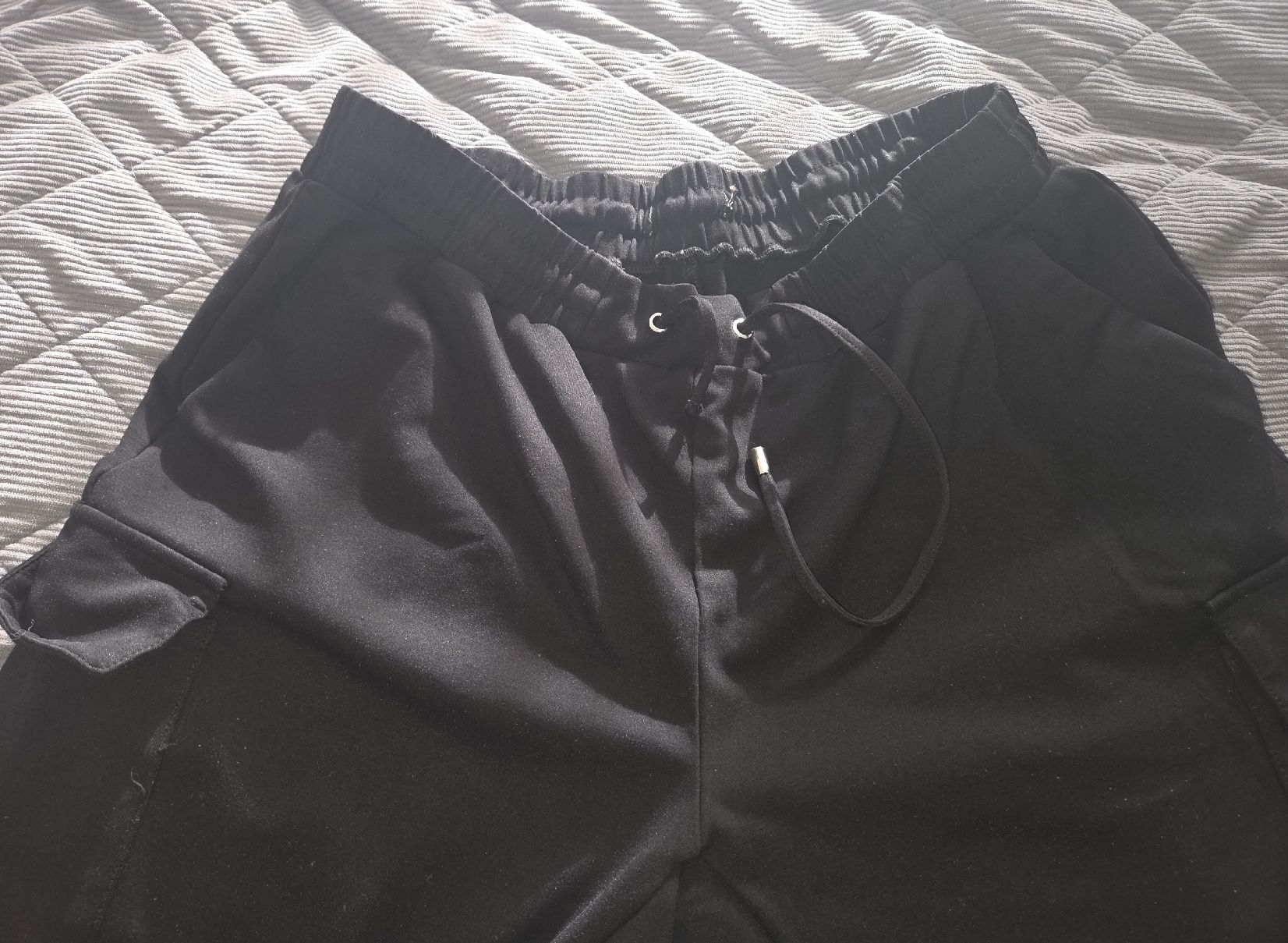 Pantaloni: Bequeme, schwarze Cargo-Hose Gr. XL – Usato da Utzenstorf venduto da Ernie_und_Bert 1