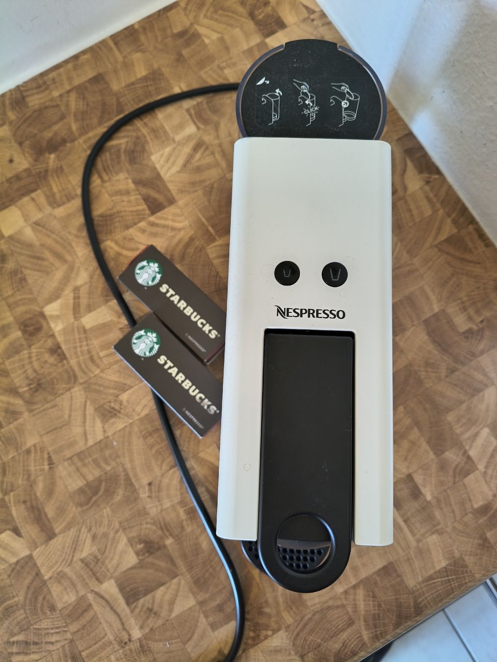 Nespresso Machines à café & Machines à expresso: Nespresso Essenza Mini White Good Condition – D'occasion à Zürich par TrainLine 2