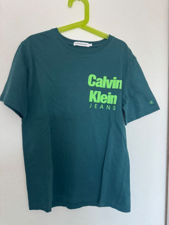 T-shirt Calvin Klein vert taille 12 ans