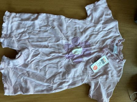 Baby Strampler Migros rosa mit Blumenmuster gebraucht