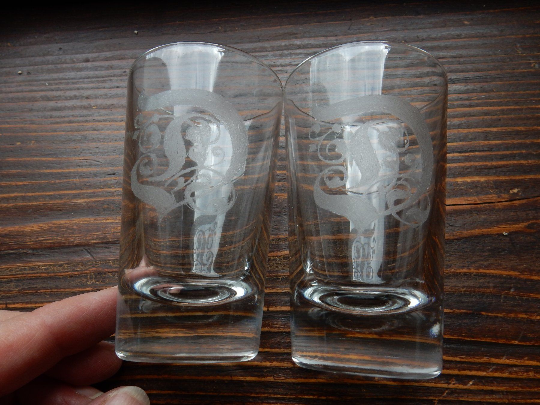 Bicchieri: 2 Gläser mit graviertem Monogramm 'D' Unikat Handarbeit Glas – Usato da Jona venduto da simongarden 1