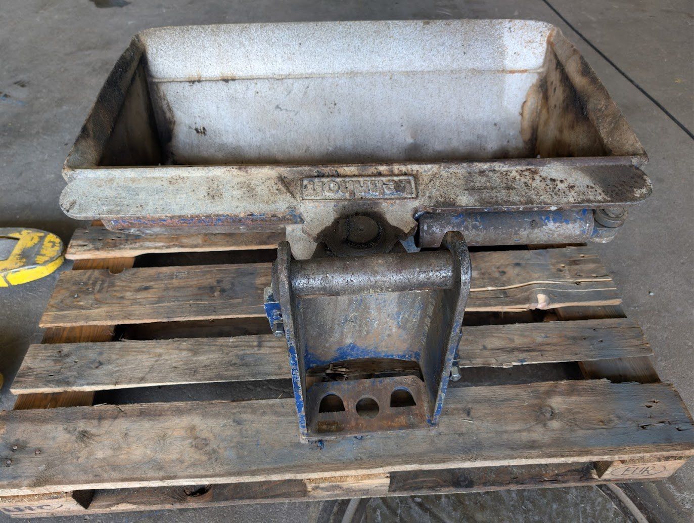 Escavatori: Baggerschaufel Baggerlöffel hydraulisch schwenkbar – Usato da Thun venduto da ferlacher 1