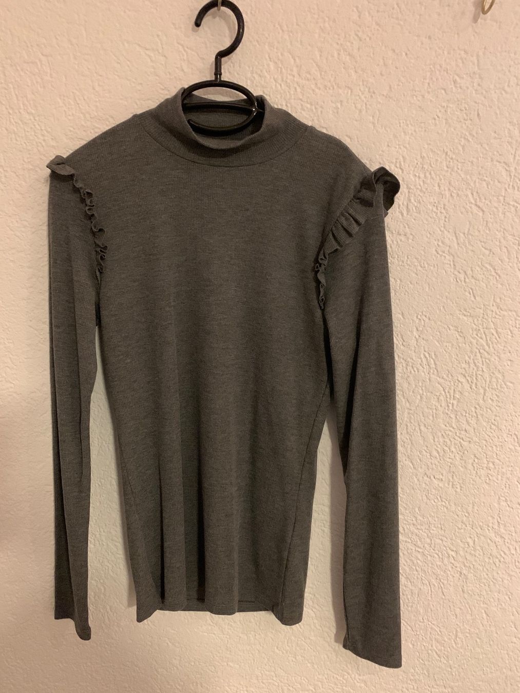 Maglioni & Felpe: Vero Moda Pullover Gr. M – Usato da Fislisbach venduto da KolibriSecondhand
