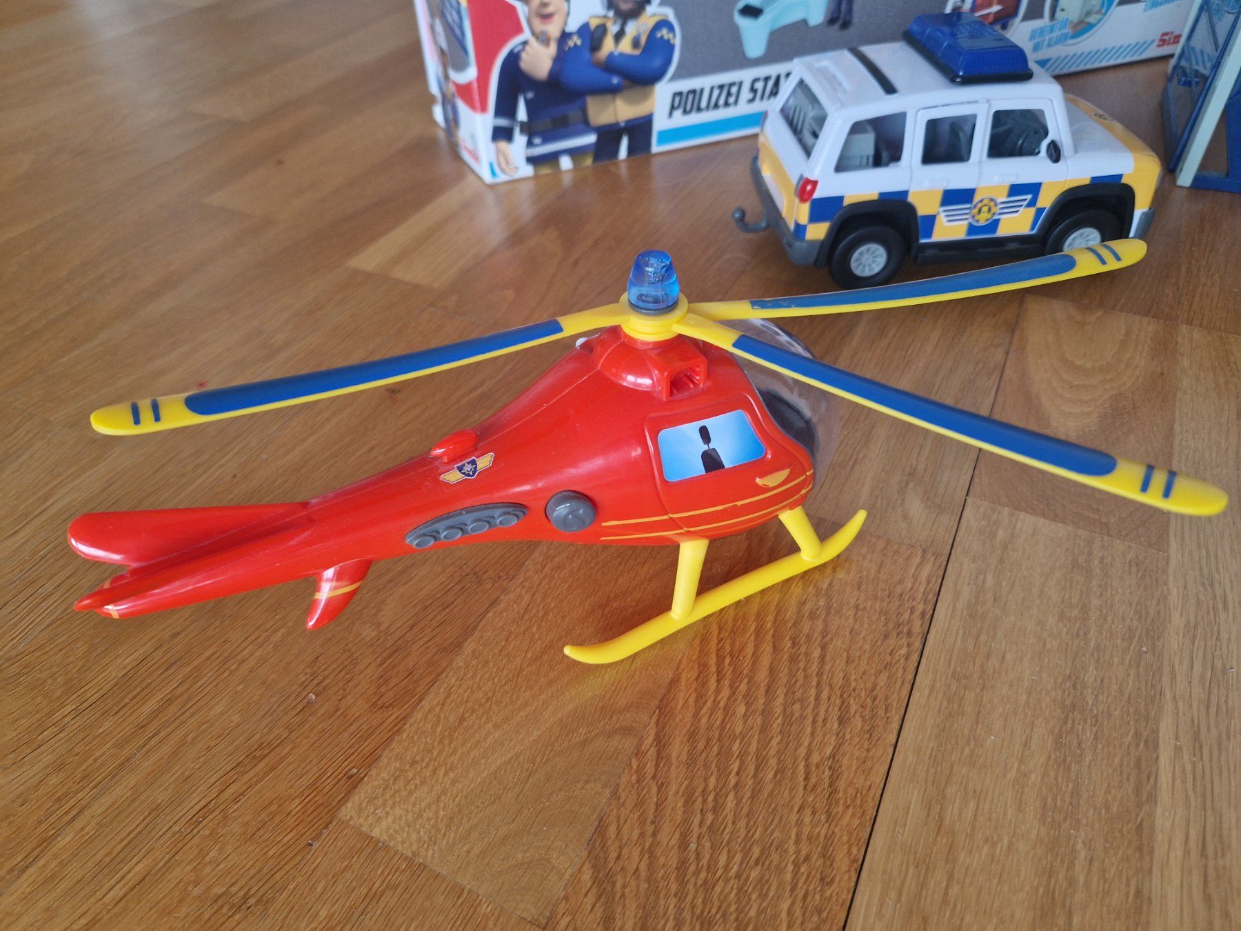 Giocattoli: Feuerwehrmann Sam Polizei Station inkl. Auto Hubschrauber – Usato da Buchs Sg venduto da Valedi 6