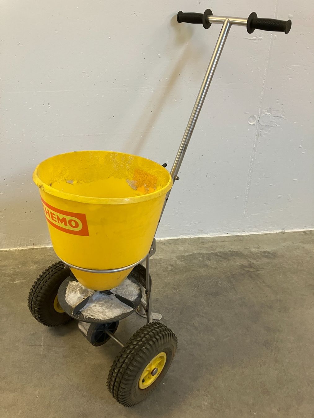 Altro in Utensili da giardino: CHEMO Profi-Streuwagen SW 20L – Usato da Gamprin-Bendern venduto da AlexM73 3