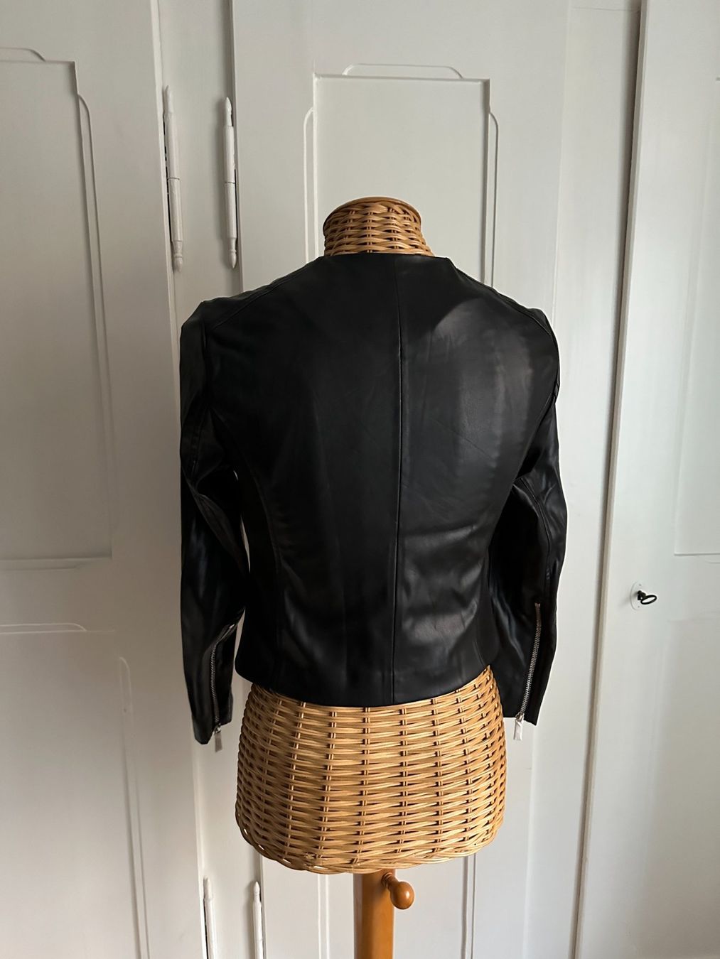 Vestes: AMISU - Lederjacke schwarz 34 – D'occasion à Zürich par Diazaio 2