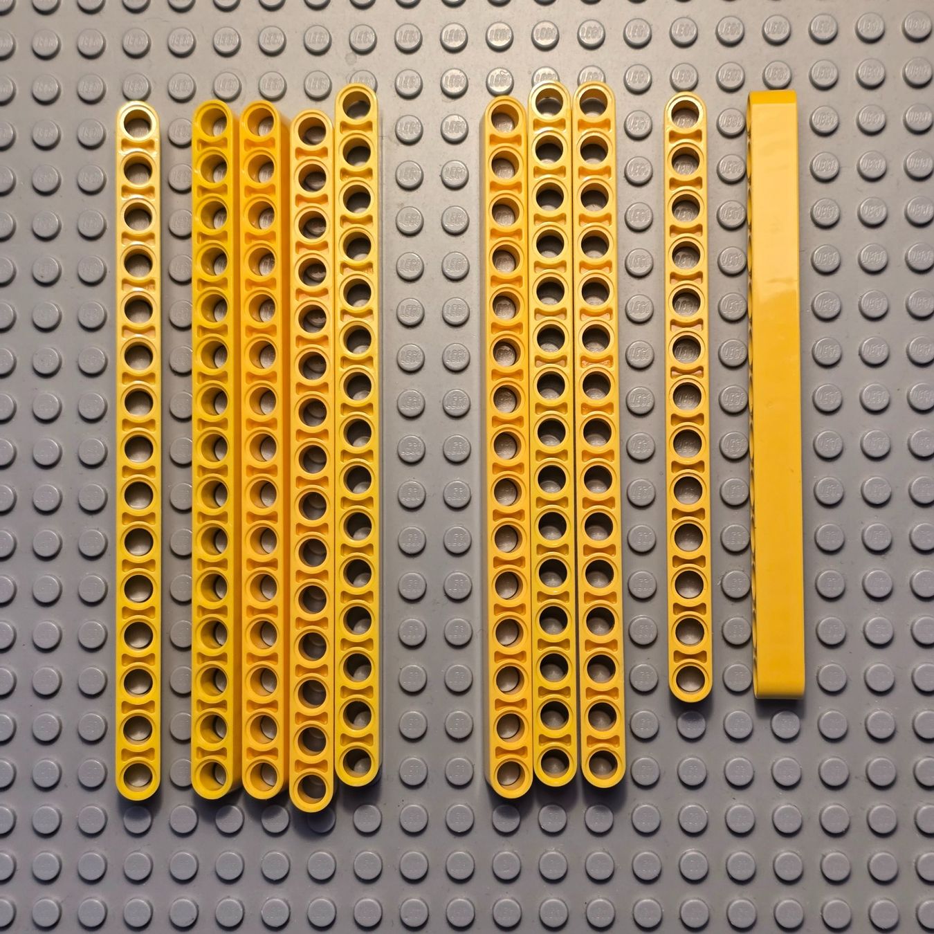 Lego Kit di costruzioni: Lego 10x Lochbalken dick – Usato da Basel venduto da Swi-7621