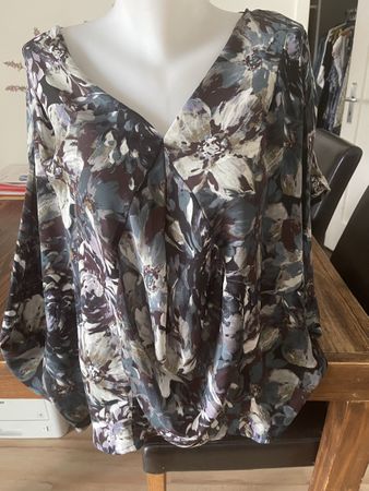 Blouse Amaryllis fleuri XL 16/42  quasiment neuve 