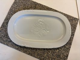 Servierteller oval Weiss-Porzelan mit Traubenrelief  Limoges