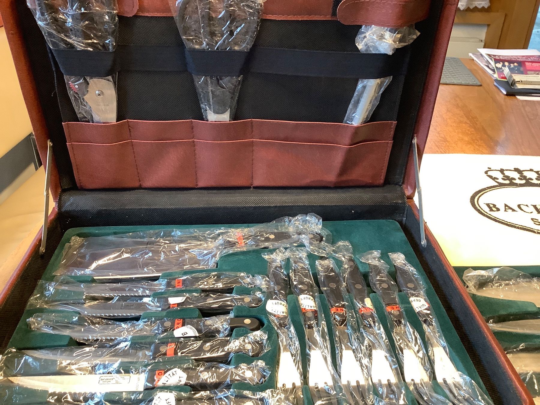 Set di posate: Messer und gabelset – Nuovo e nell'imballaggio originale da Appenzell venduto da Bibabaxli 1