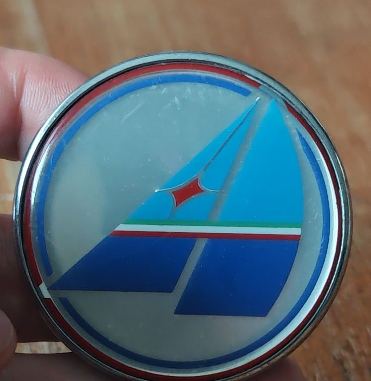 Tutti pezzi di ricambio auto: Pininfarina Azzurra Rear Emblem – Usato da Gelterkinden venduto da MYSTOREFORYOU4460