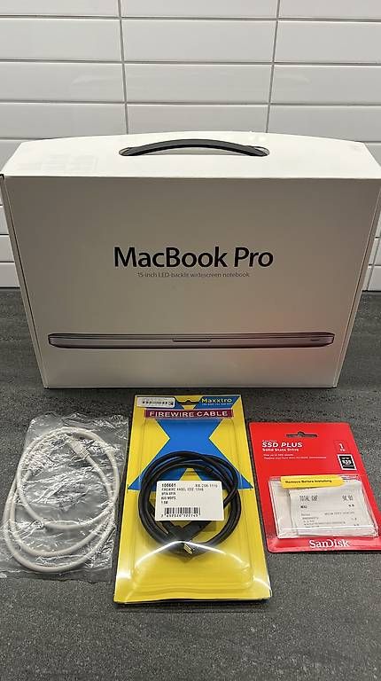 Apple Notebook: Apple MacBook Pro (15-inch, Late 2008) – Usato da Zürich venduto da Steve_and_ali