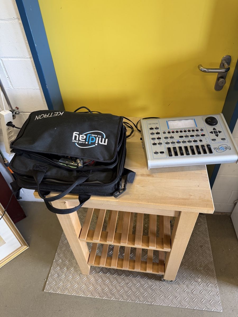 Sistema di controllo: Ketron Midjay mit Tasche und Zubehoer – Usato da Strengelbach venduto da RaenAntikDesign 1