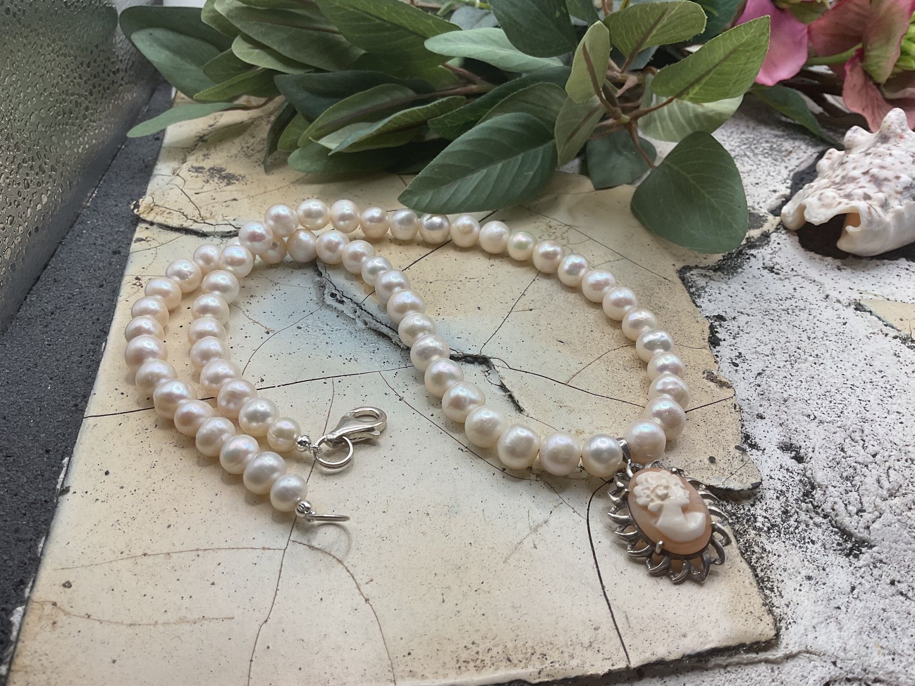 Catenine: Nostalgische Perlencollier mit antikem Gemmenanhänger – Usato da Luzern venduto da S.Kern01 5