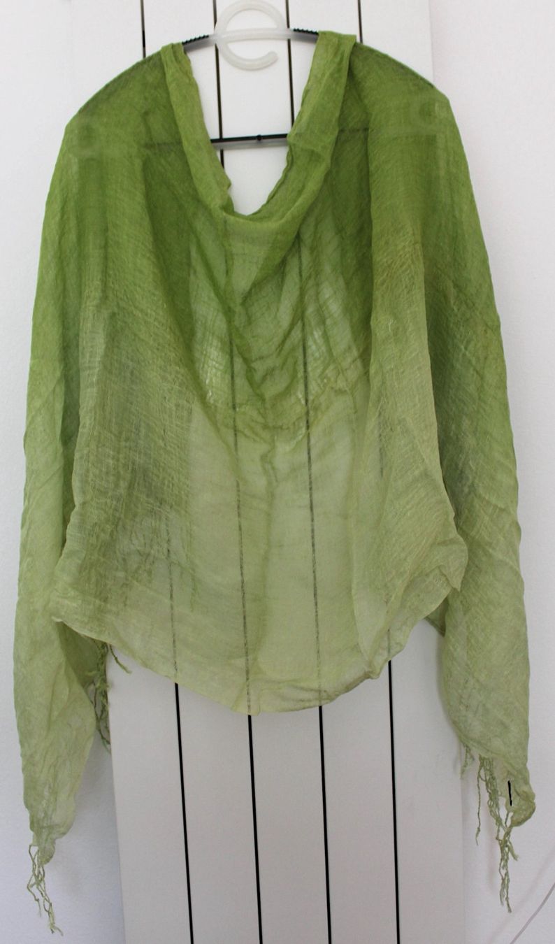 Foulards & écharpes: Grüner Leinen Schal, – D'occasion à Locarno par madame-tus-sauds
