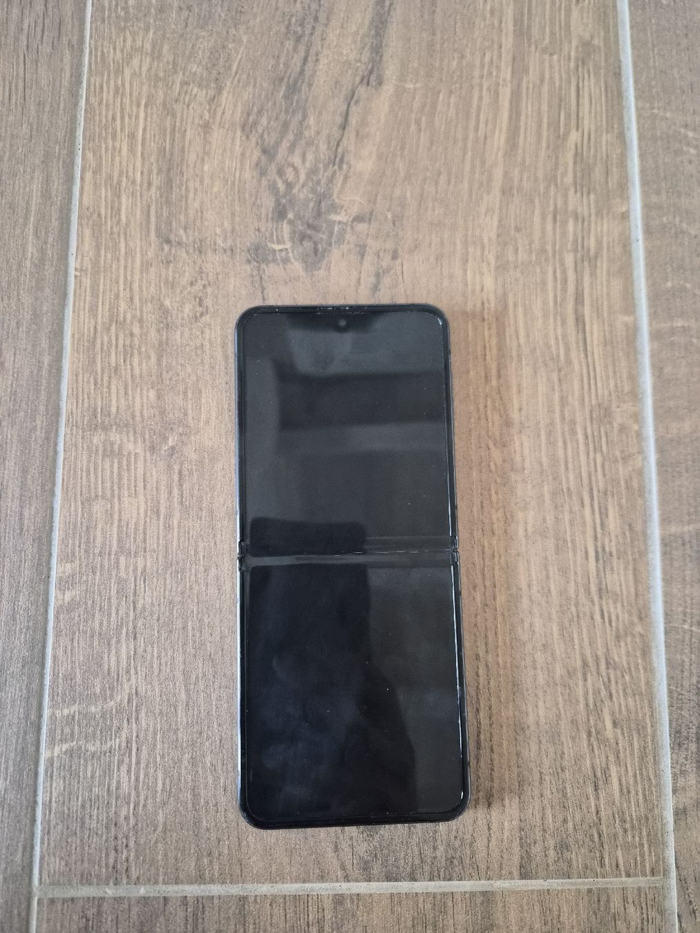 Samsung Telefoni cellulari / Smartphones: Samsung Z Flip 4 – Usato da Vex venduto da mbr_t67x 2