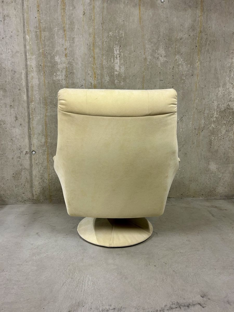 Sessel: Bequemer Wildleder Sessel mit Hocker, von a.r.s,Relax Sessel – Gebraucht aus Rickenbach ZH von Der-Insider 4