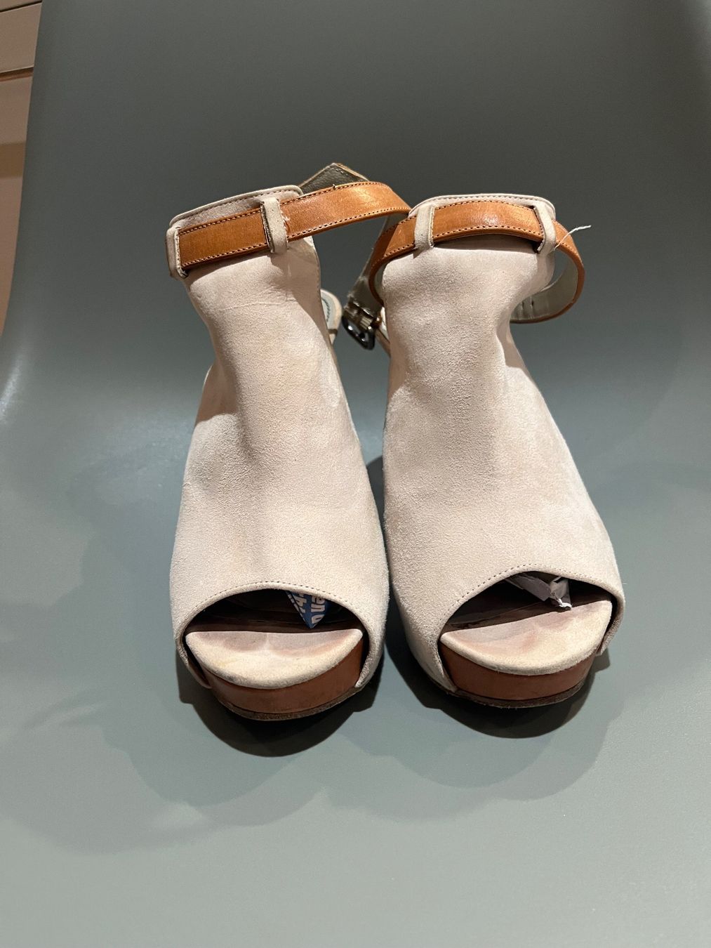 Scarpe da donna: Navyboot Sandalen, Wildleder, hellbeige, Grösse 36 – Usato da Baar venduto da sim_5d6l 1