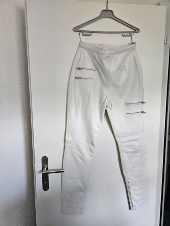 Weisse Lederhose mit Reissverschlüssen, Grösse 38