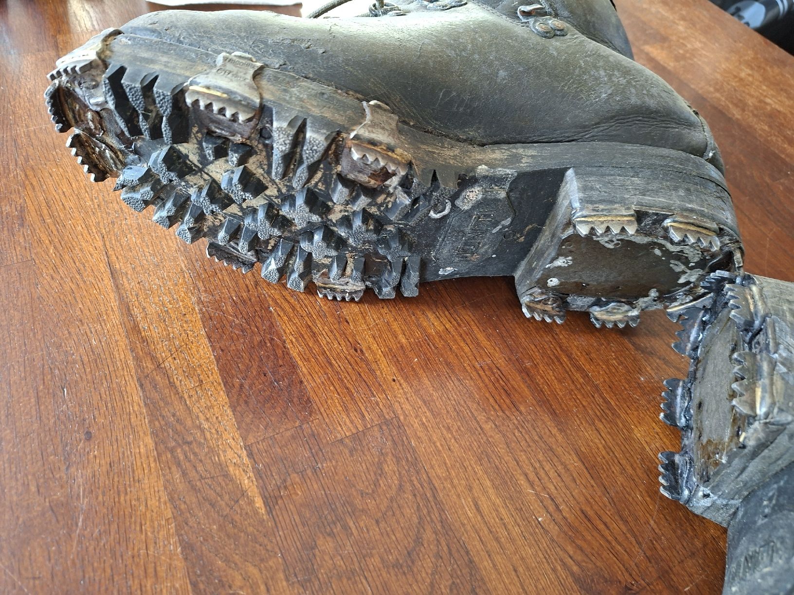 Scarpe da uomo: Alte Militärschuhe – Usato da Sargans venduto da sonja042 1