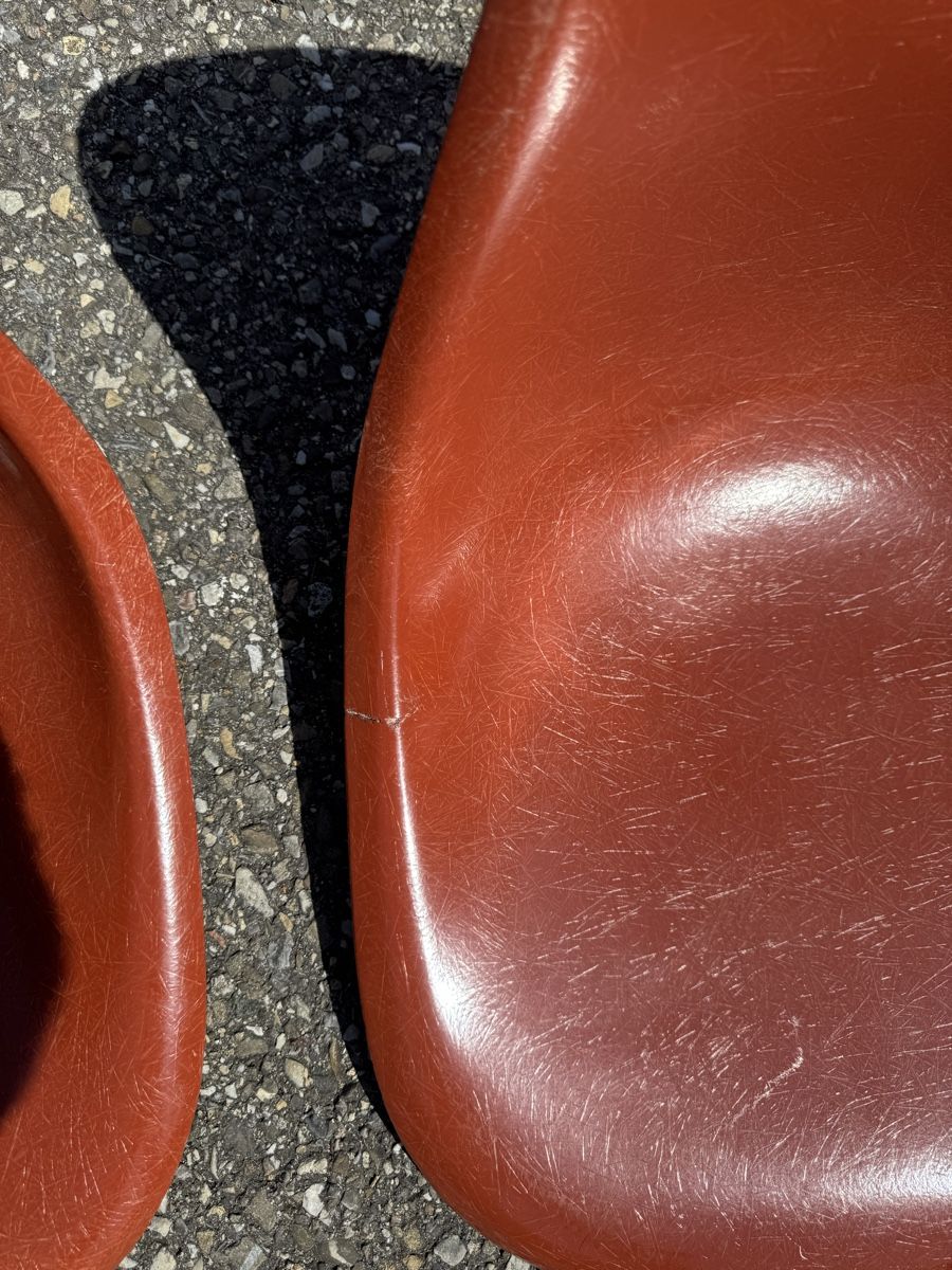 Sedie: 2 Eames Schalen Terracota ab 1.- Defekt – Usato da Grenchen venduto da Design-Outlet 4