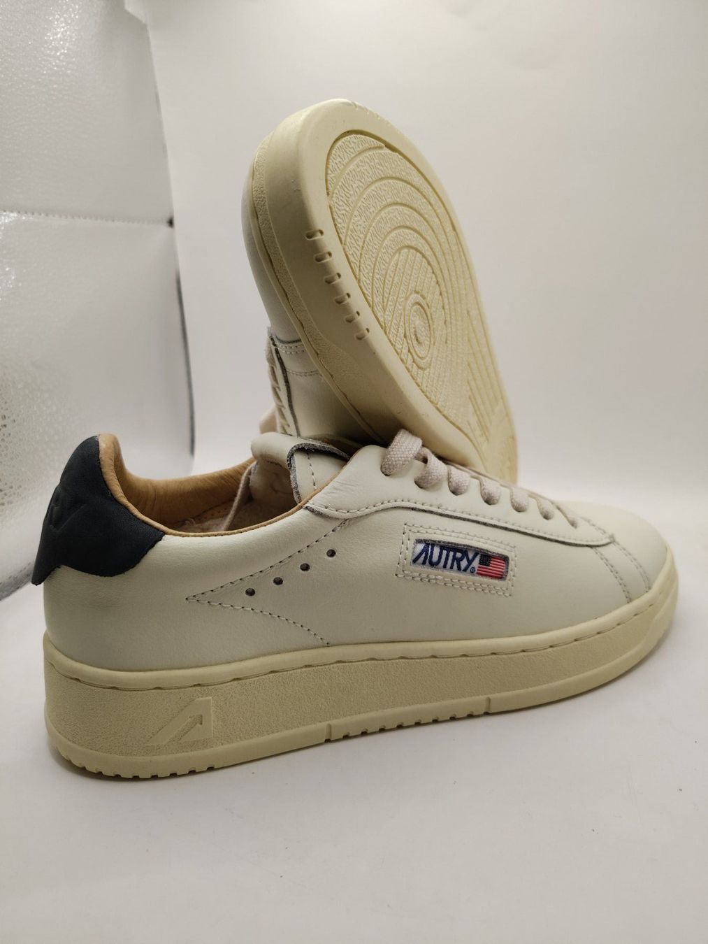Autry Scarpe da uomo: Autry - Dallas Low - White/Space Gr. 39 – Nuovo e nell'imballaggio originale da Dällikon venduto da Retouren_Resale