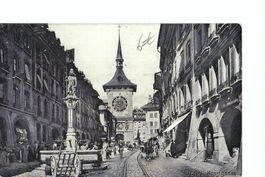 Bern Kramgasse  Zeitglockenturm; belebte Szene, Velo Pferde