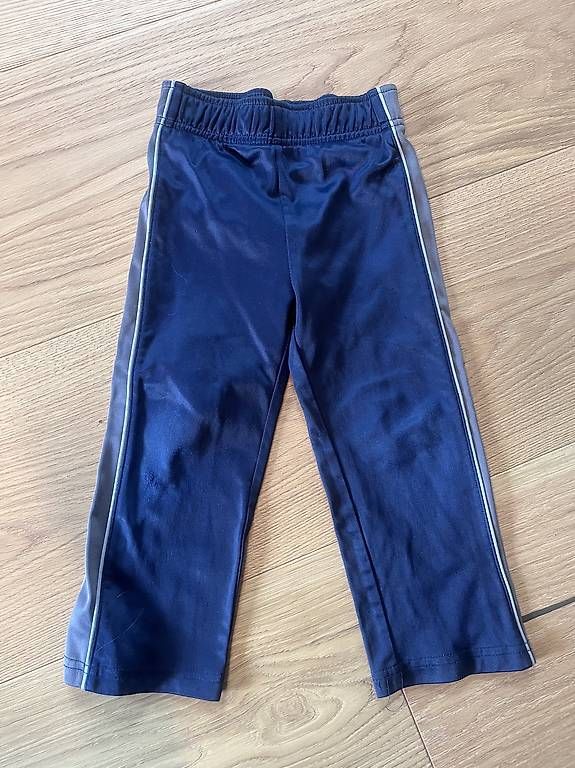 Hosen: Trainerhose Grösse 104 – Gebraucht aus Wenslingen von Corrinella