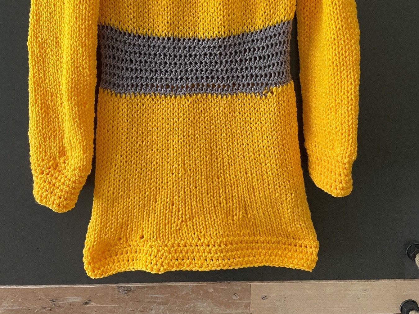 Maglioni & Felpe: Pullover Gelb Grau Neu – Nuovo e nell'imballaggio originale da Au ZH venduto da Jaggy4 4